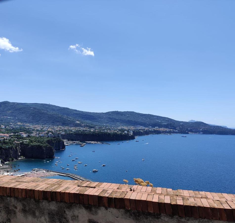 Grimaldi Guest Apartment Sorrento Esterno foto